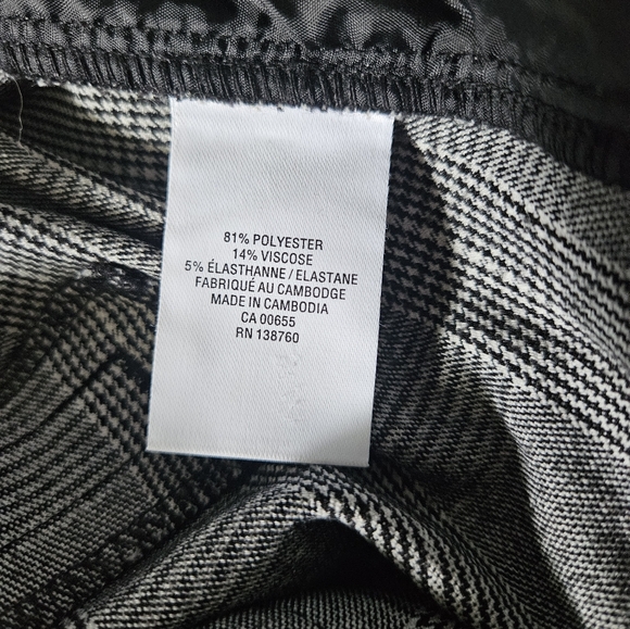 Reitmans paper pants - Picture 2 of 5